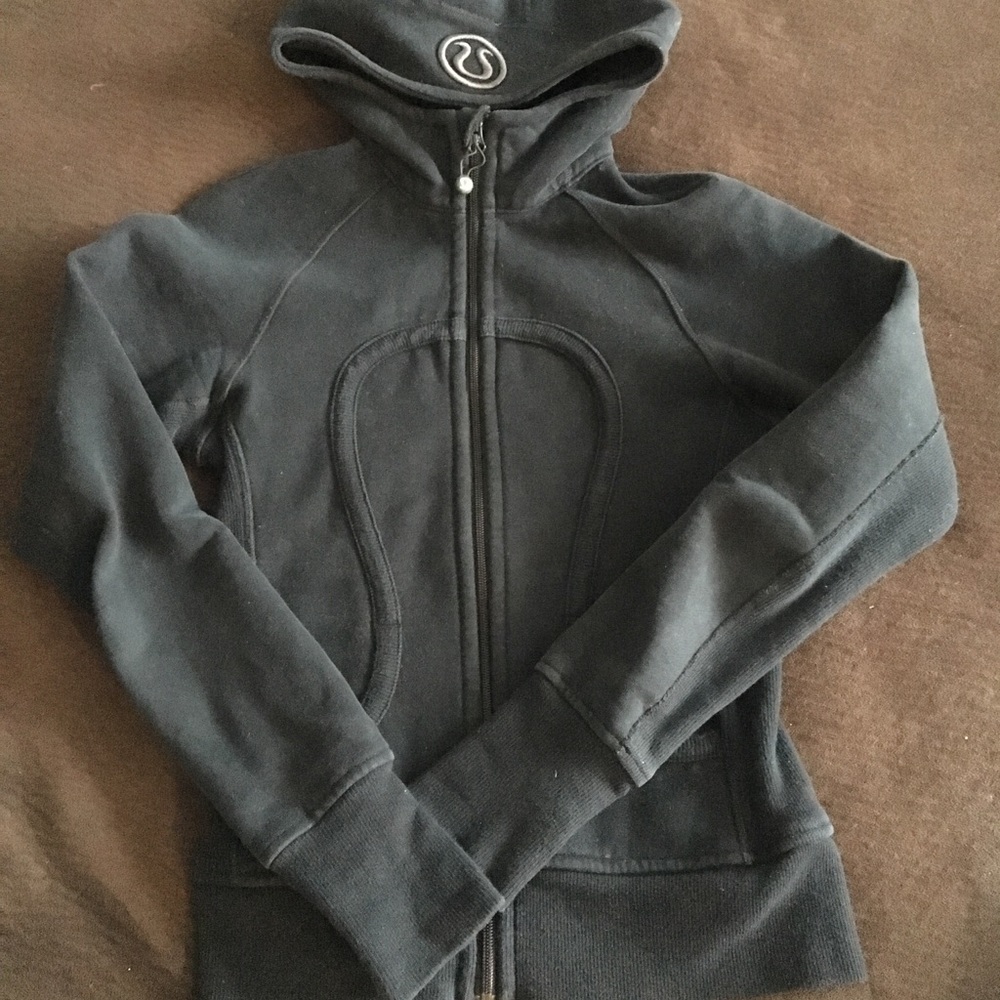 Used Lululemon sweater/jacket. Size 4